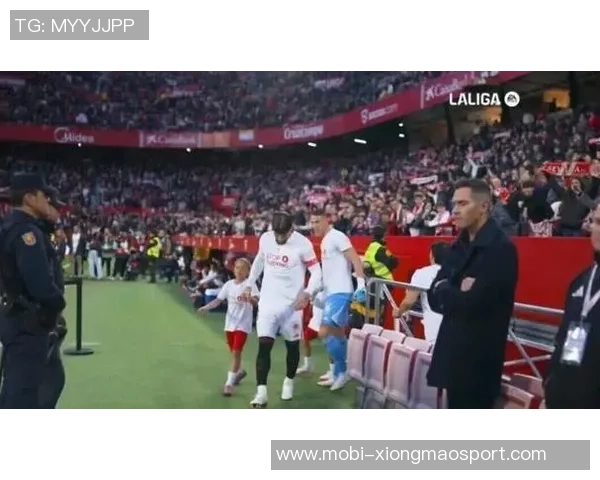 姆巴佩梅开二度助力皇马取胜社媒分享庆祝瞬间展现球队团结力量